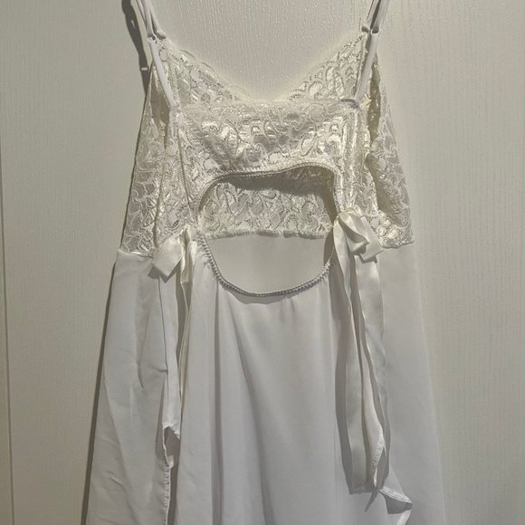 White Lace Sheer Night Gown with Bows on the Back - Picture 4 of 4